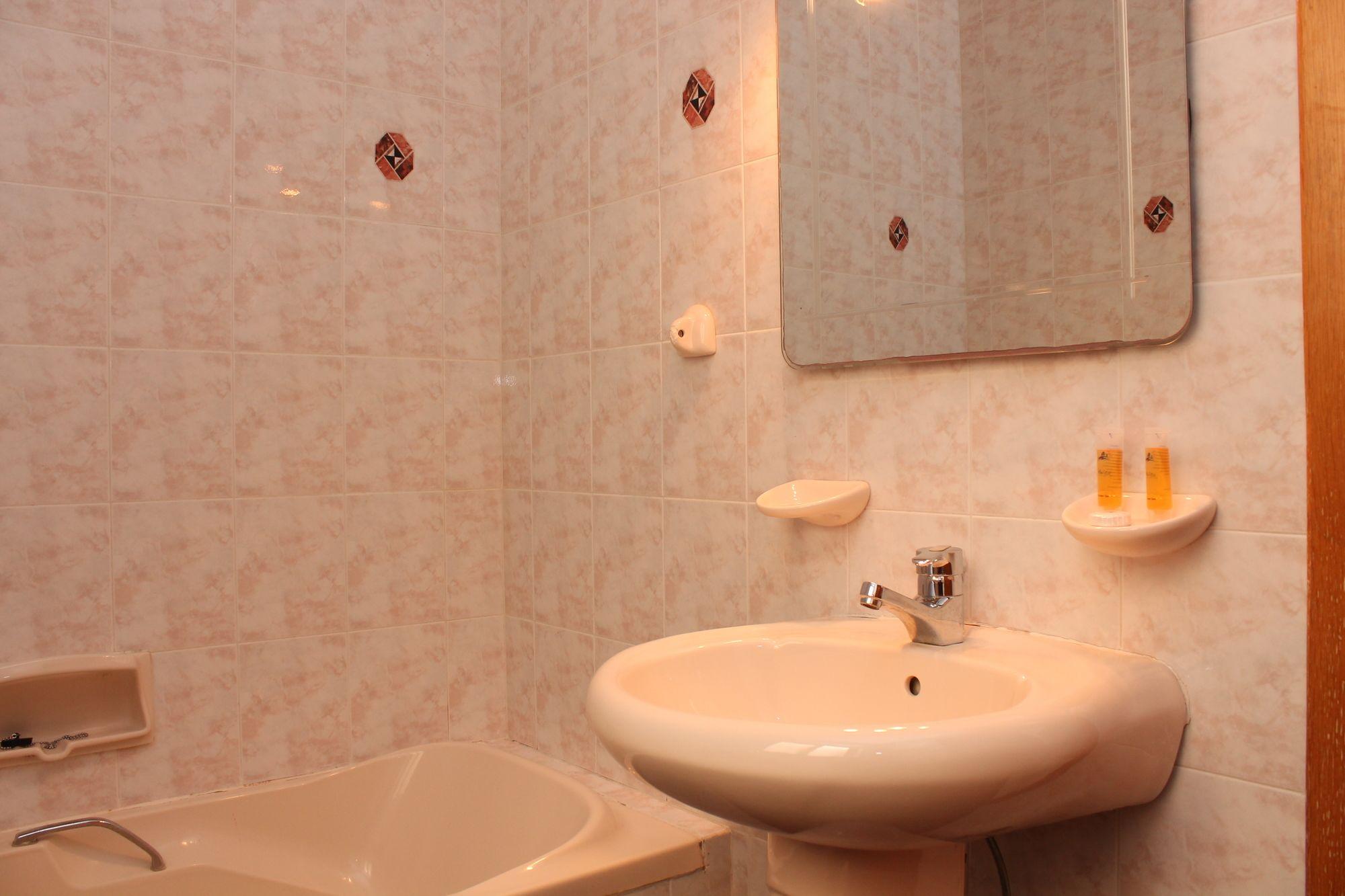 Bayview 2 Bedroom Seaview Apartment With Large Terrace With Panoramic Views - By Getawaysmalta St. Paul's Bay Bagian luar foto